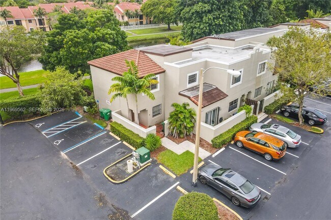 Building Photo - 10450 SW 154th Ct