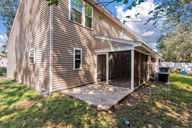 Building Photo - 7900 Shadow Oak Dr