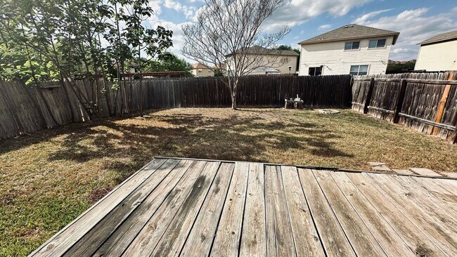 Building Photo - 5 Bedroom Home in Dover Subdivision!