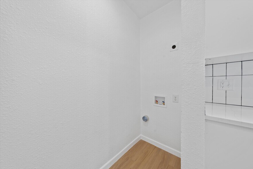 Building Photo - 1205 N 6th St