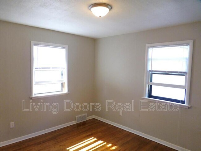 Building Photo - 3701 Lewis Ave