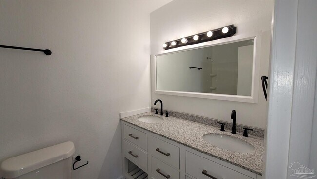 Building Photo - 846 Esconditas Pl