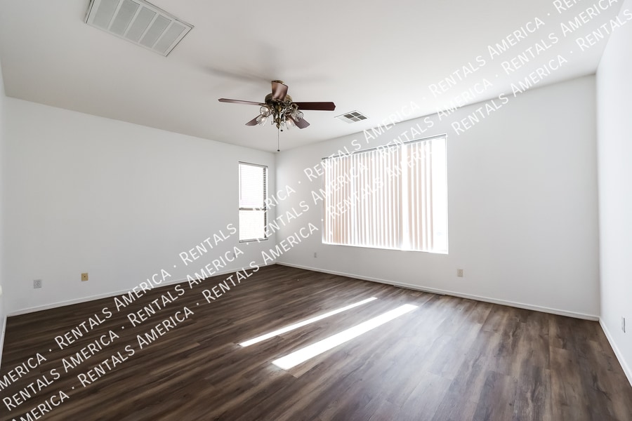 Building Photo - 10417 W Windsor Ave