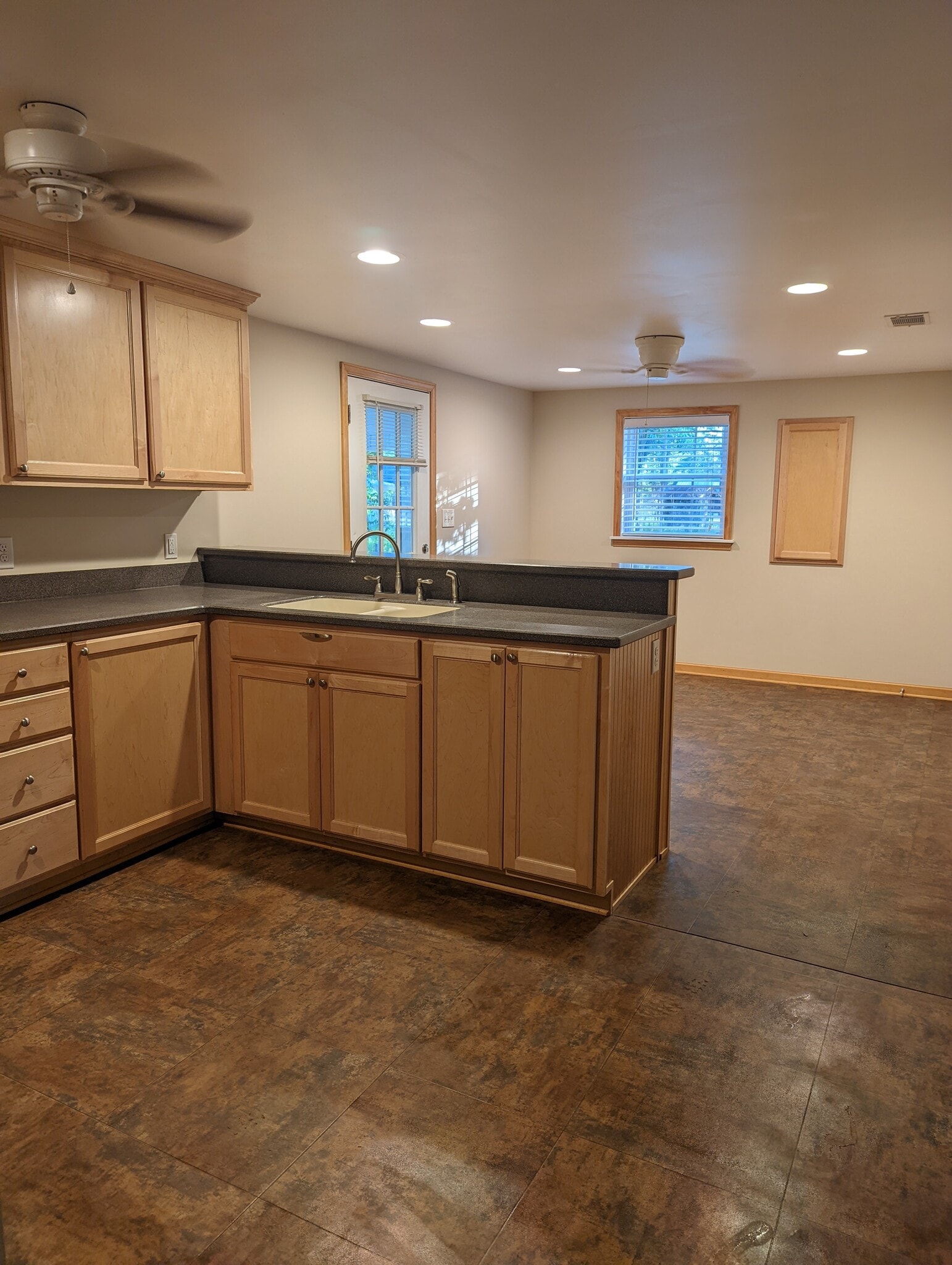 kitchen and dining area - 672 Ebenezer Rd
