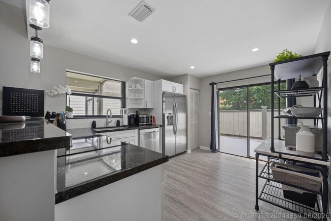 Building Photo - 2482 Bedford Mews Dr