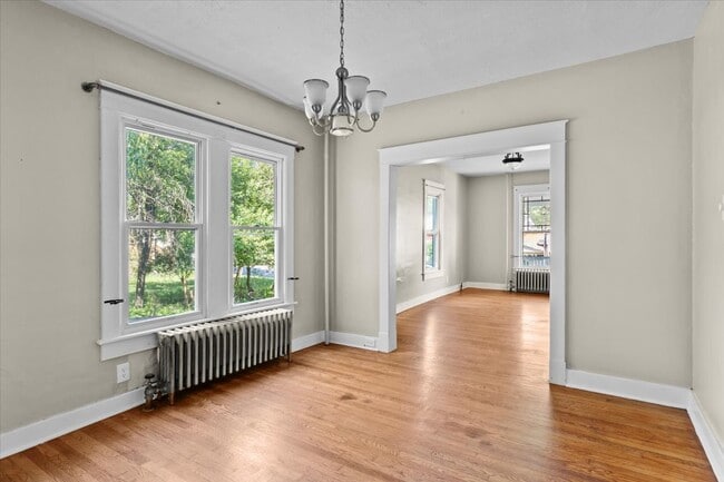 Building Photo - 420 Center St