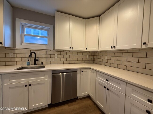 Building Photo - 30 Conover St