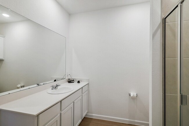 Building Photo - 2107 Fisher Bnd Dr