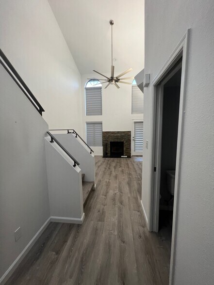 Building Photo - 7835 E Glenrosa Ave