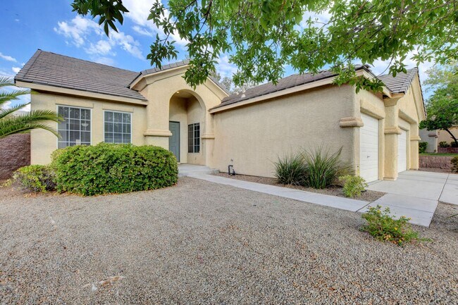 Building Photo - Anthem Gem with 3-Car Garage & Spacious Backyard