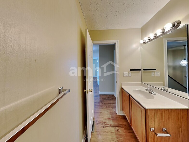 Building Photo - 10408 Lynchburg Dr