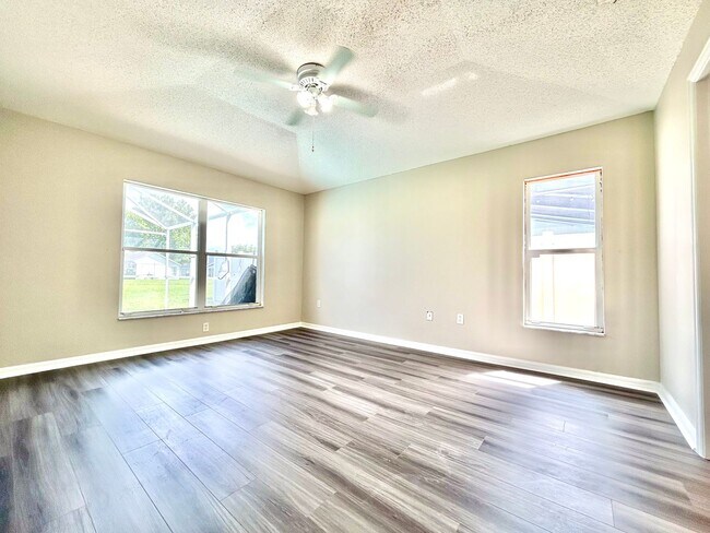 Building Photo - Davenport Gem: 4Bedrooms/ 2Baths pool home!