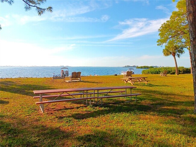 Building Photo - 2700 Bayshore Blvd