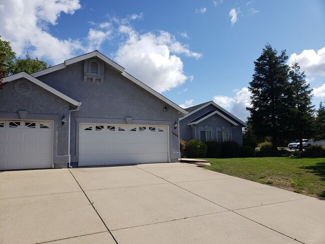 Primary Photo - 3 bedroom 2 bath home in Mary Lake