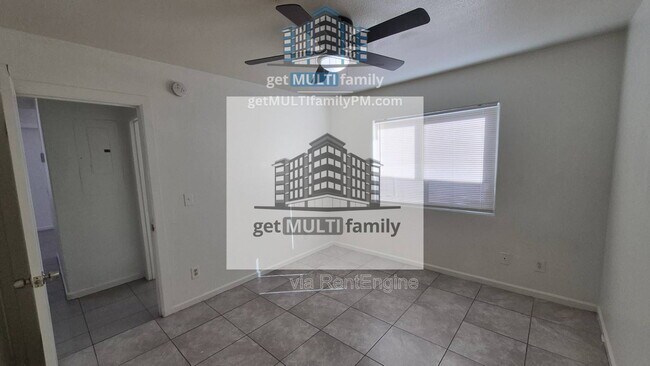 Building Photo - 3006 E Granada Rd