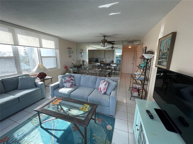 Building Photo - 3505 S Ocean Dr