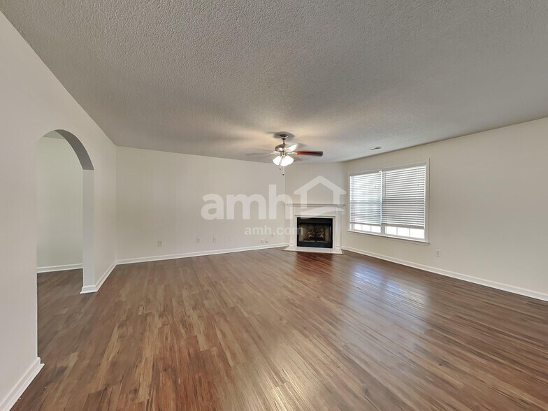 Building Photo - 106 Sweetland Ct