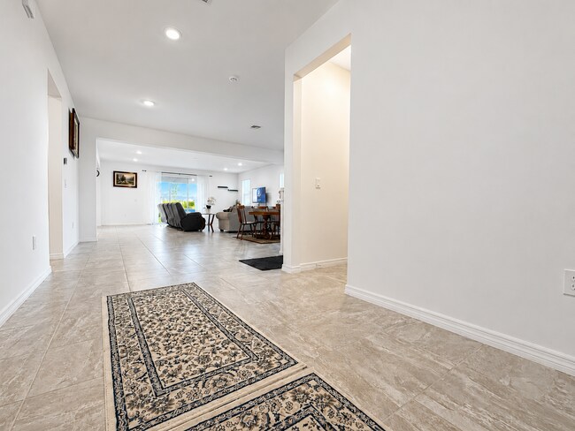 Building Photo - Experience modern & expansive living in this corner-lot 5Bedrooms/3.5Bath home at Ocala!