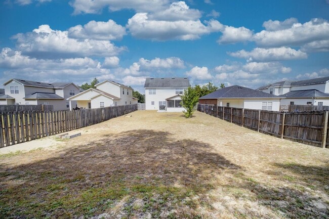 Building Photo - 3 Bedroom with a Fabulous Florida Room in ...