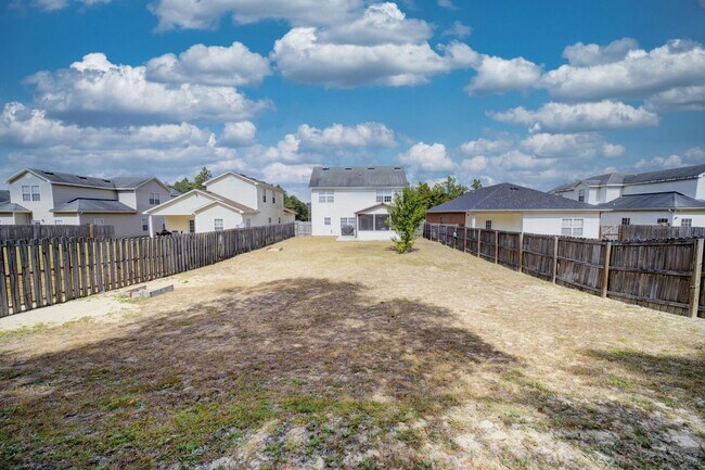 Building Photo - 3 Bedroom with a Fabulous Florida Room in Crestview!