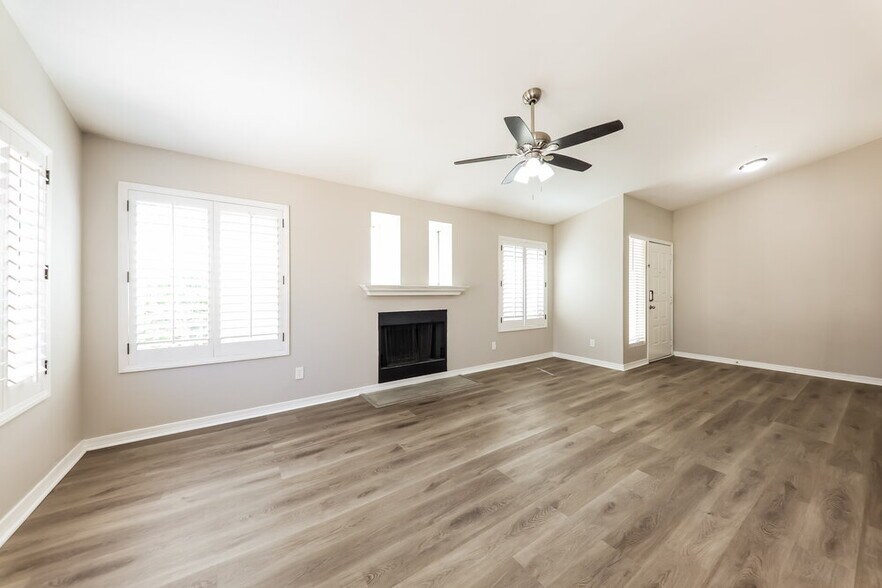 Building Photo - 8810 W Grovers Ave