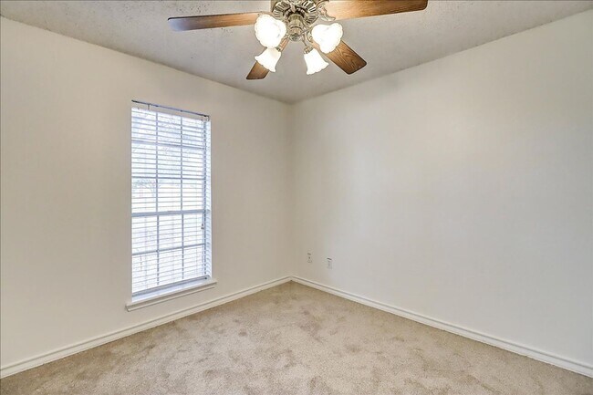 Building Photo - 6405 Clairfield St
