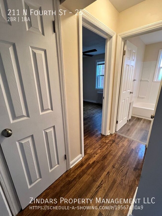 Building Photo - Newly Renovated 2 Bed 1 Bath Apartment at ...