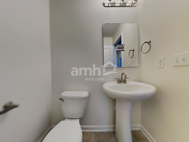 Building Photo - 5880 Aldridge Dr
