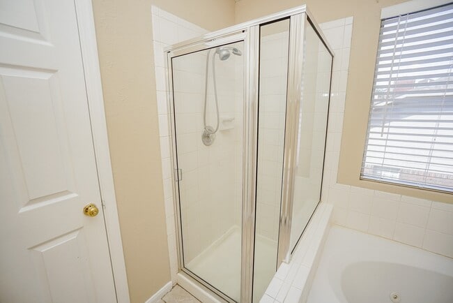 Building Photo - 822 Hyacinth Pl