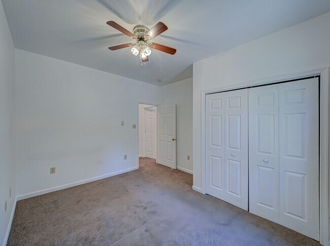 Building Photo - 756 Lakehurst Rd