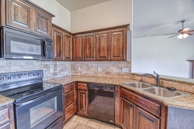 Building Photo - Newly Remodeled Three Bedroom with a Water...