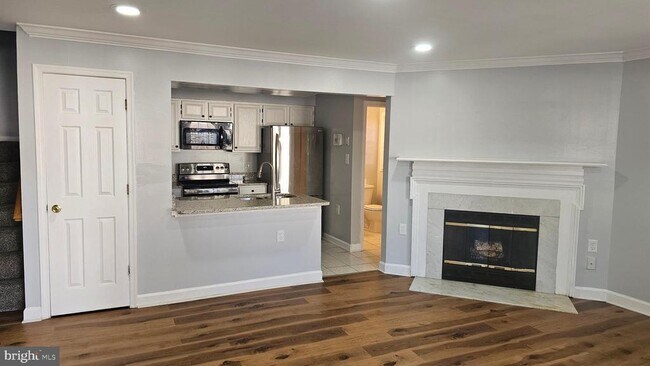 Building Photo - 12131 Salemtown Dr