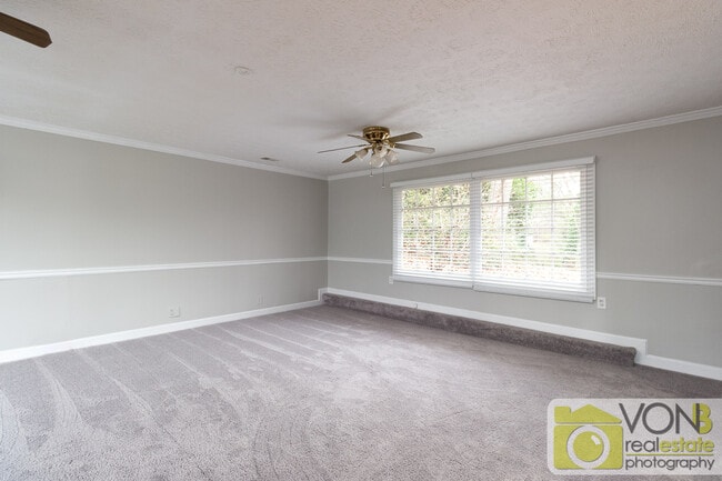 Building Photo - 648 Montclair Dr