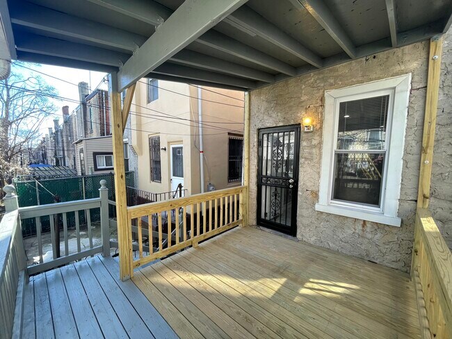 Building Photo - 1611 S Yewdall St