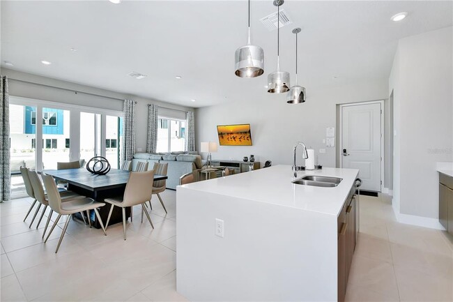 Building Photo - 7740 Sandy Ridge Dr