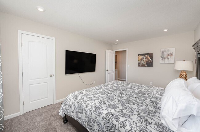 Building Photo - Fully furnished brand new construction. Luxury in HOA with pool