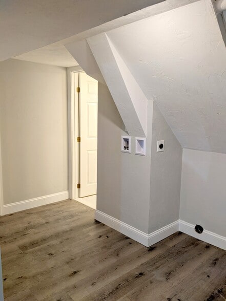 Building Photo - 16 Bowen Ave