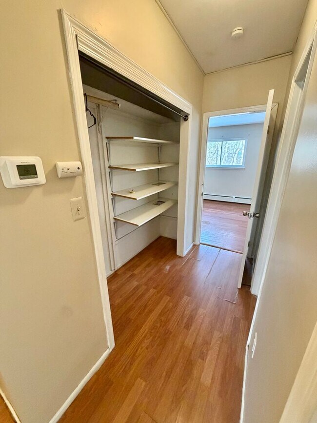 Building Photo - 40 Sarah Ln