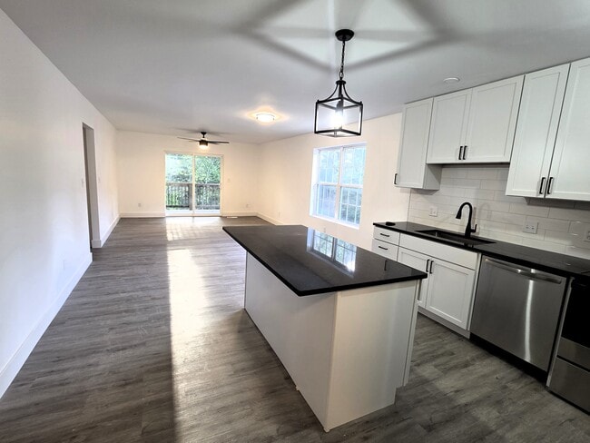 Building Photo - 12 New Sugar Creek Rd