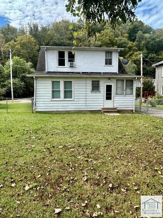 Building Photo - 2708 Riverside Dr
