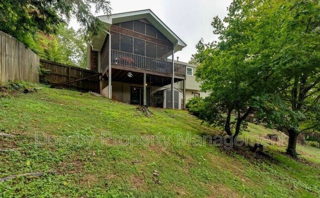 Building Photo - 4557 Ravenwood Dr N
