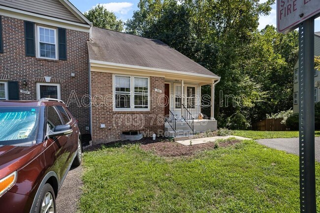 Building Photo - 7461 Ridge Oak Ct