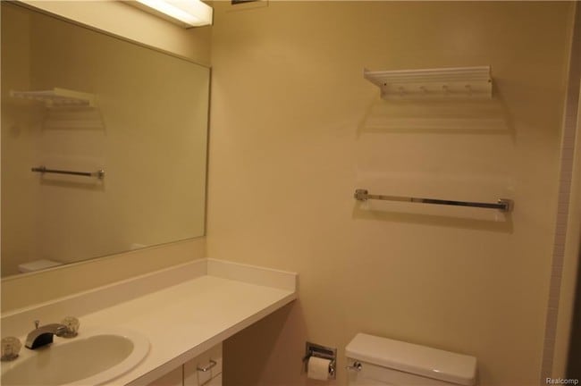 Building Photo - 5000 Town Center Dr