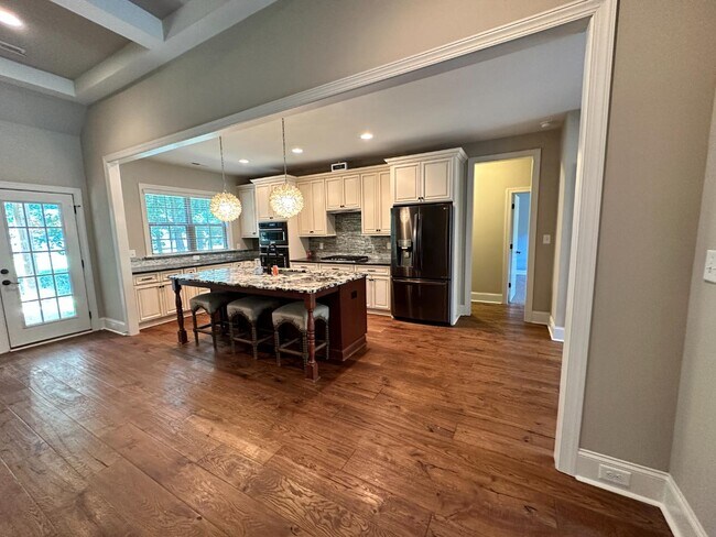 Building Photo - 8643 Amandine Way