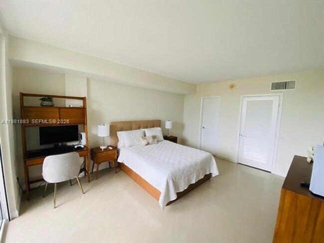 Building Photo - 10275 Collins Ave