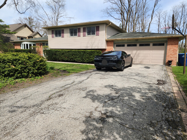 Building Photo - 2243 Elm Ridge Dr