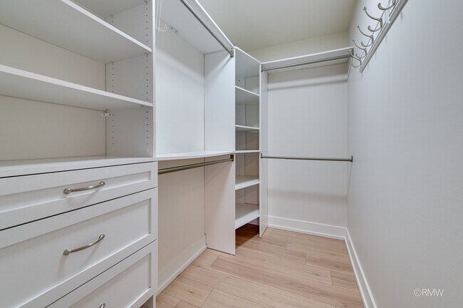 Building Photo - 359 Chaparral Cir