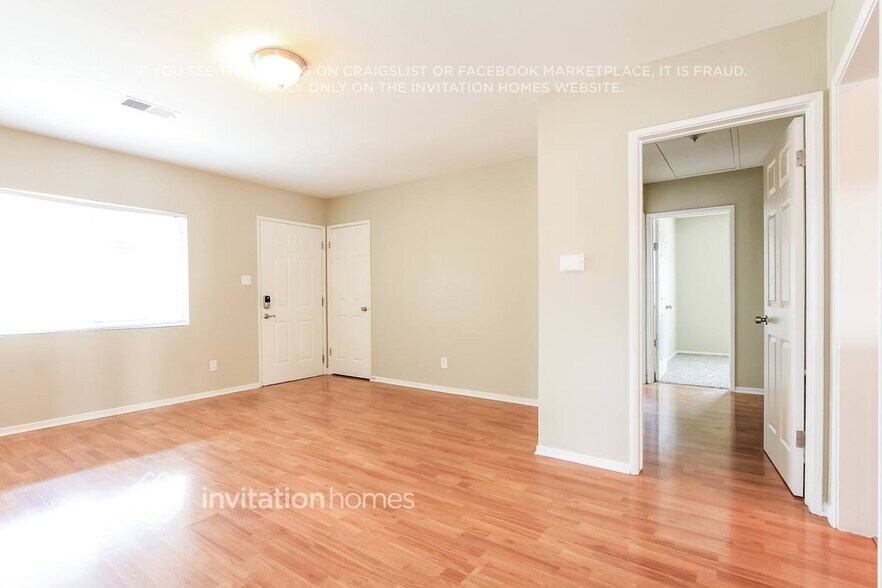 Building Photo - 8440 Hazeltine Ave