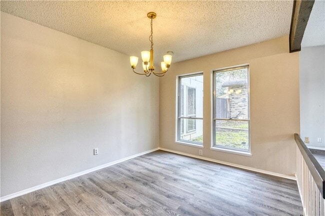 Building Photo - Large single story home in Bedford