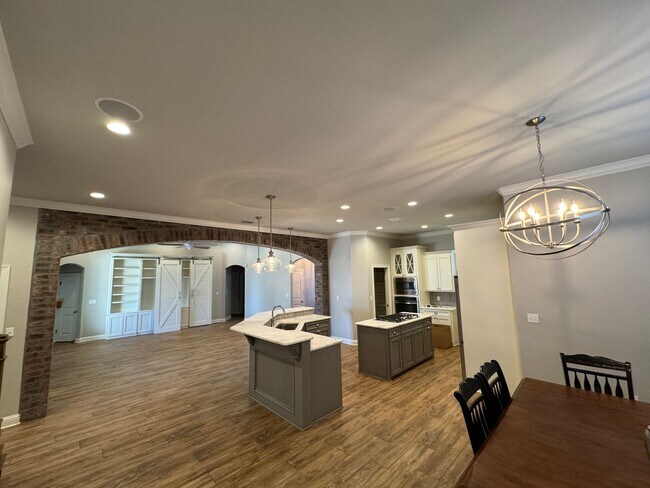 Building Photo - Gated Community close to Barksdale Air Force Base...